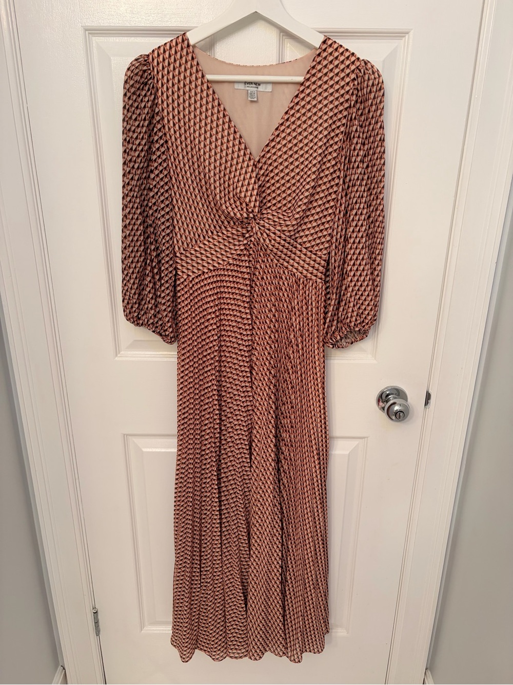 Ever New Viviana twist front pleated midi dress - Picture 5 of 7